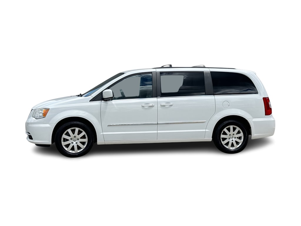 Thumbnail: 2014 Chrysler Town & Country - 3
