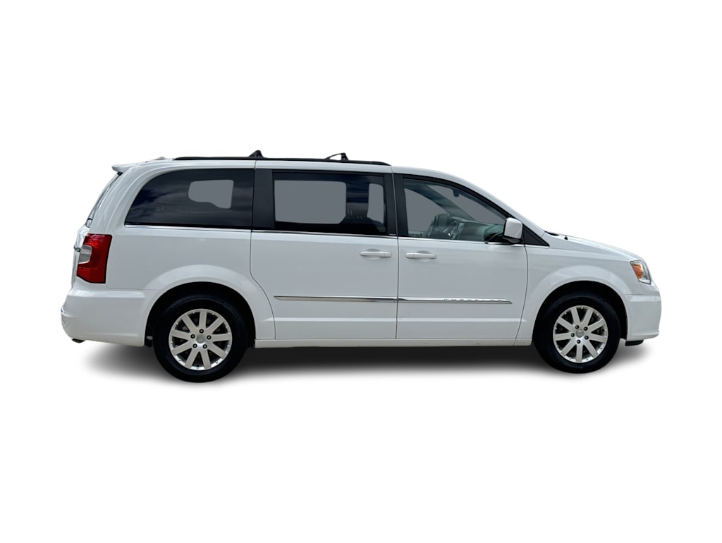 Thumbnail: 2014 Chrysler Town & Country - 20