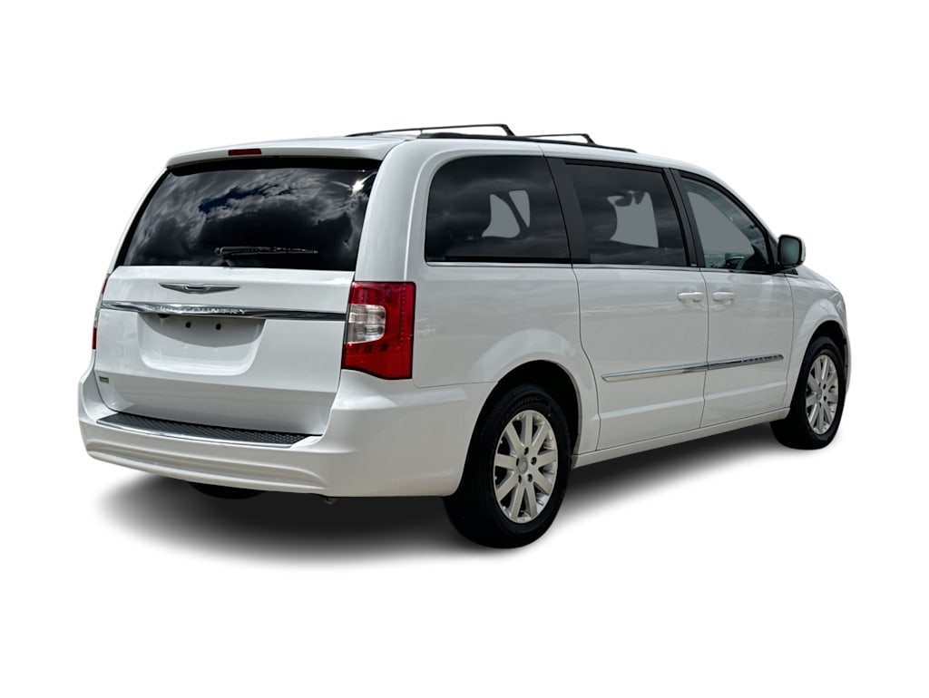 Thumbnail: 2014 Chrysler Town & Country - 19