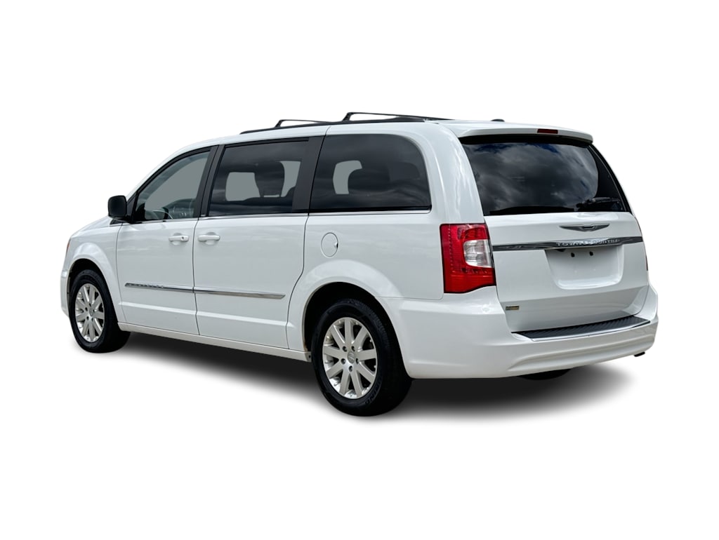 Thumbnail: 2014 Chrysler Town & Country - 4