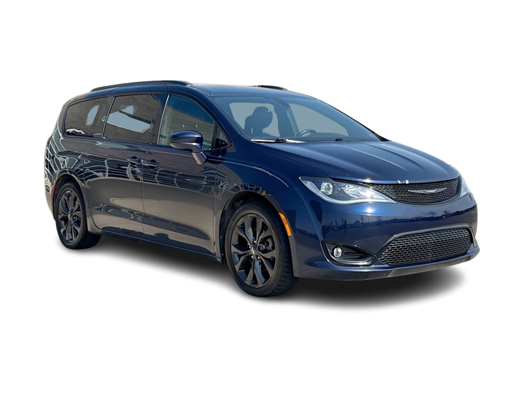 Thumbnail: 2018 Chrysler Pacifica - 19