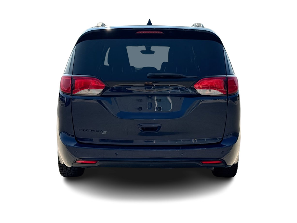 Thumbnail: 2018 Chrysler Pacifica - 5