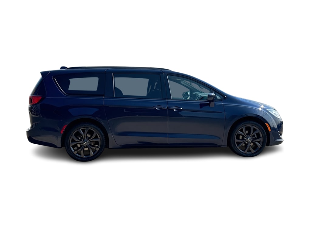Thumbnail: 2018 Chrysler Pacifica - 18