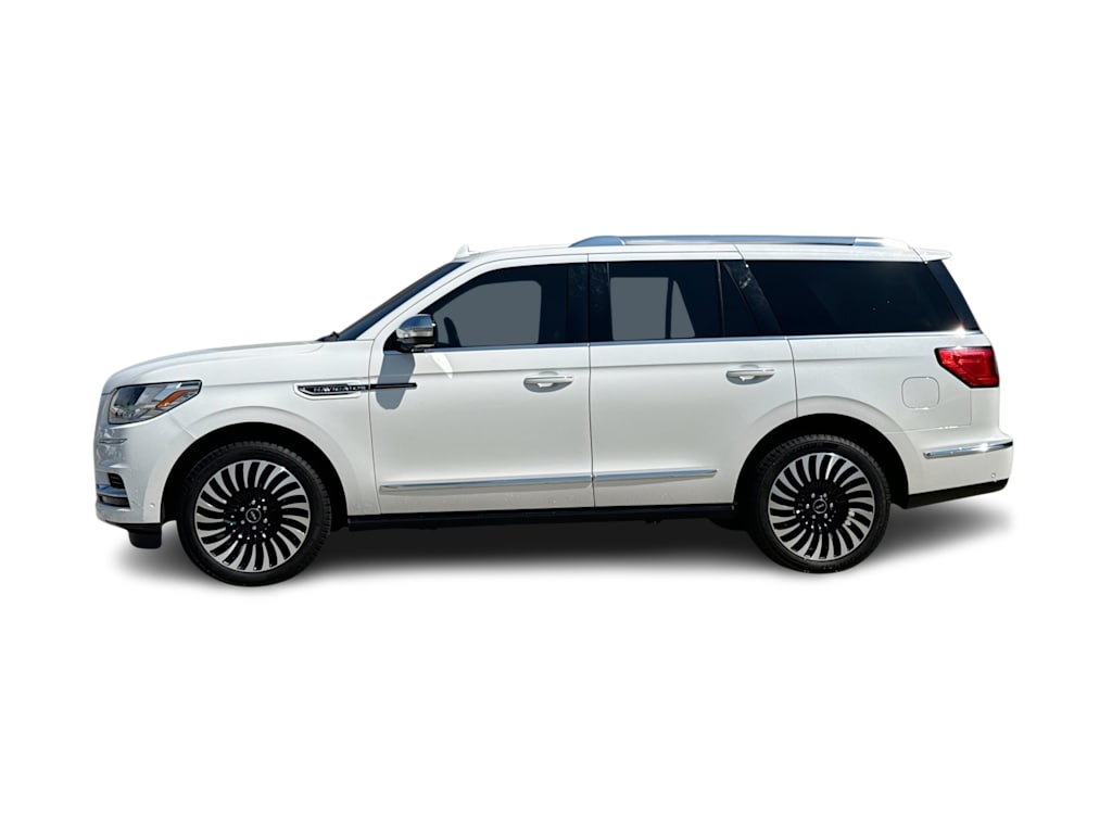 Thumbnail: 2021 Lincoln Navigator - 3