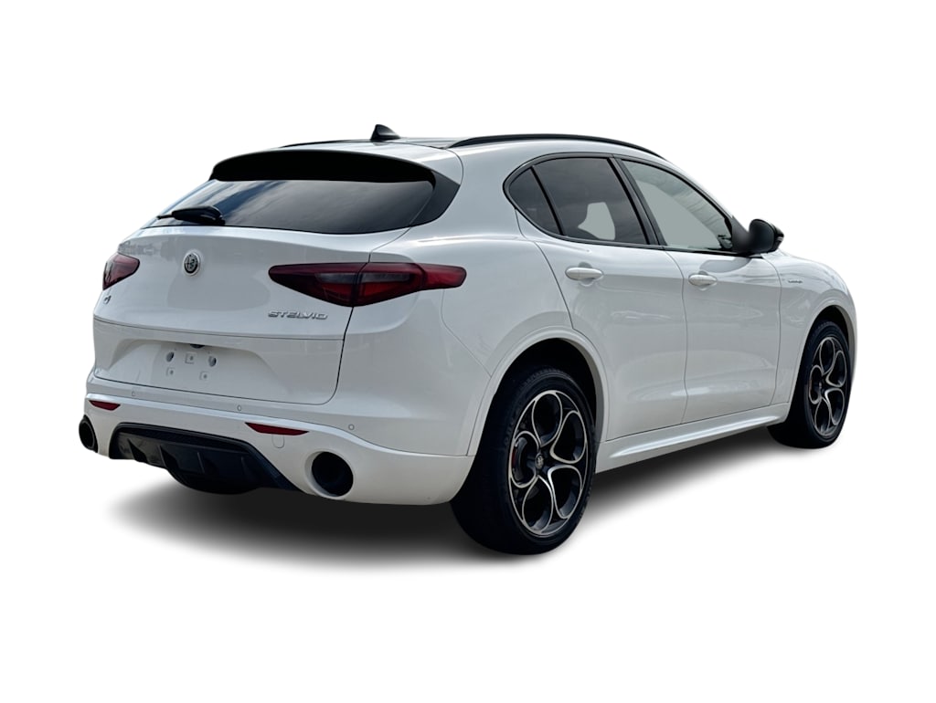 Thumbnail: 2023 Alfa Romeo Stelvio - 20