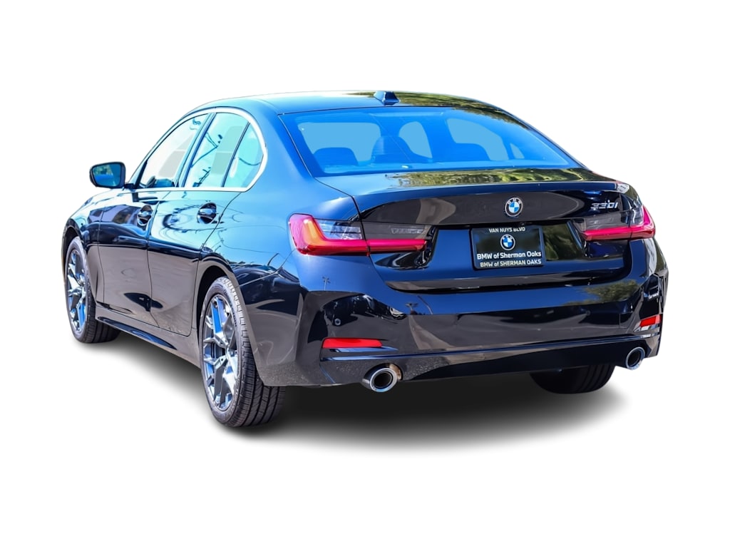 Thumbnail: 2026 BMW 3 Series - 3