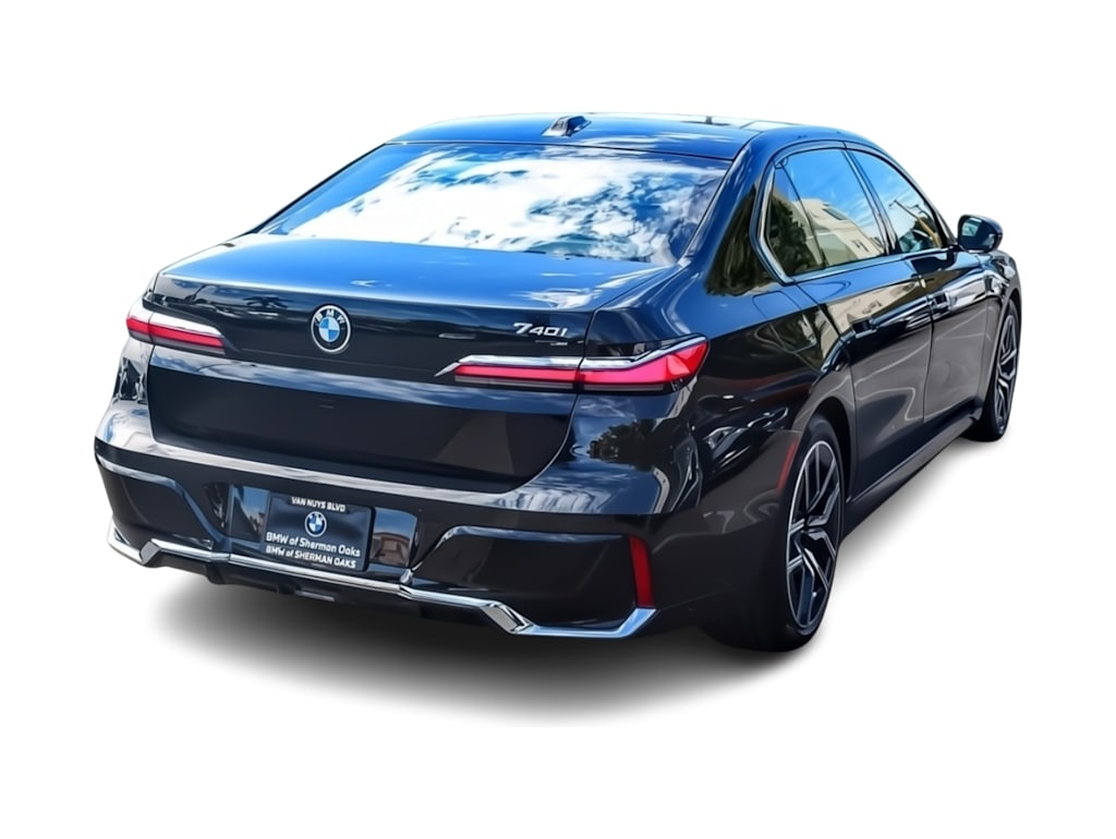 Thumbnail: 2026 BMW 7 Series - 21
