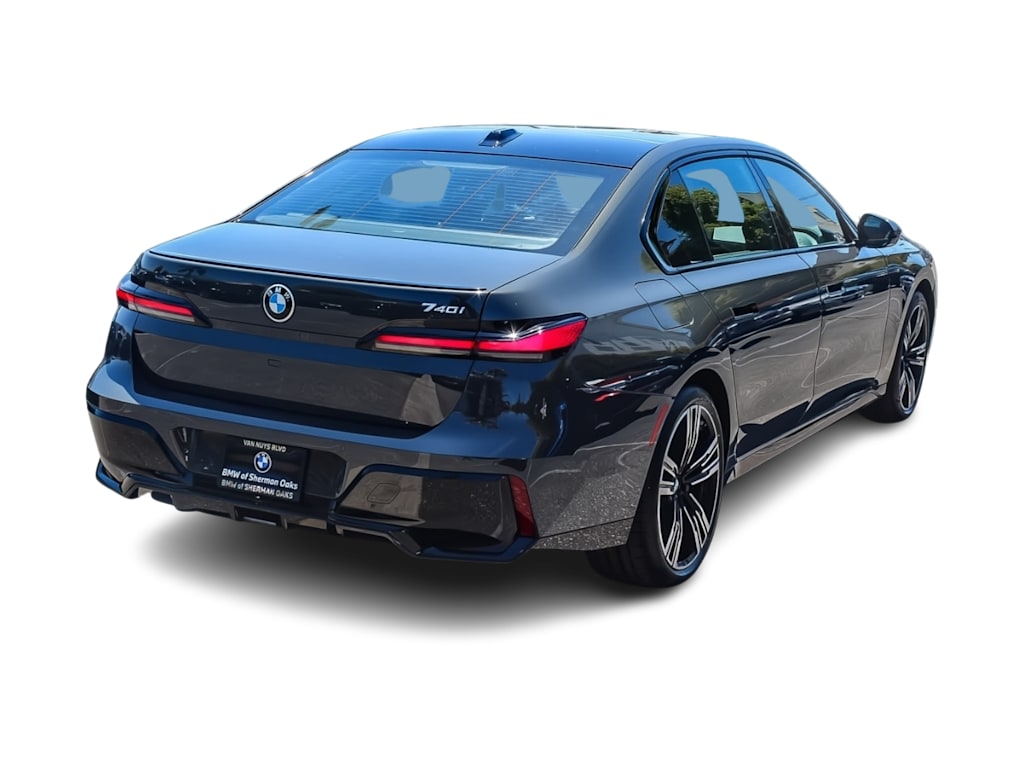 Thumbnail: 2023 BMW 7 Series - 17