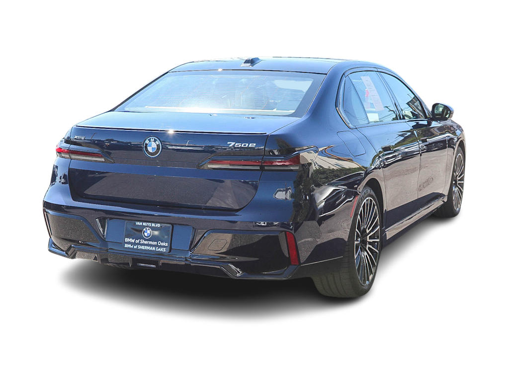 Thumbnail: 2026 BMW 7 Series - 16