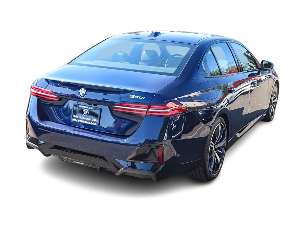 Thumbnail: 2026 BMW 5 Series - 17