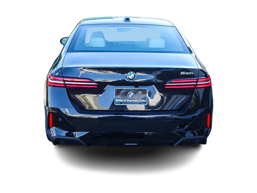 Thumbnail: 2026 BMW 5 Series - 4