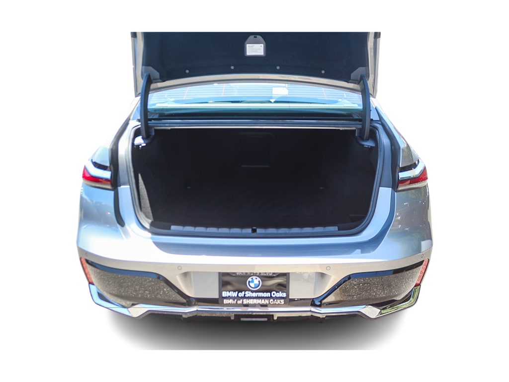 Thumbnail: 2023 BMW i7 - 16