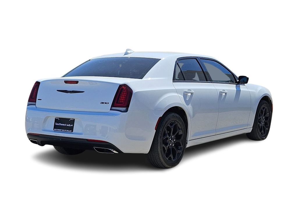 2022 Chrysler 300 Touring 18