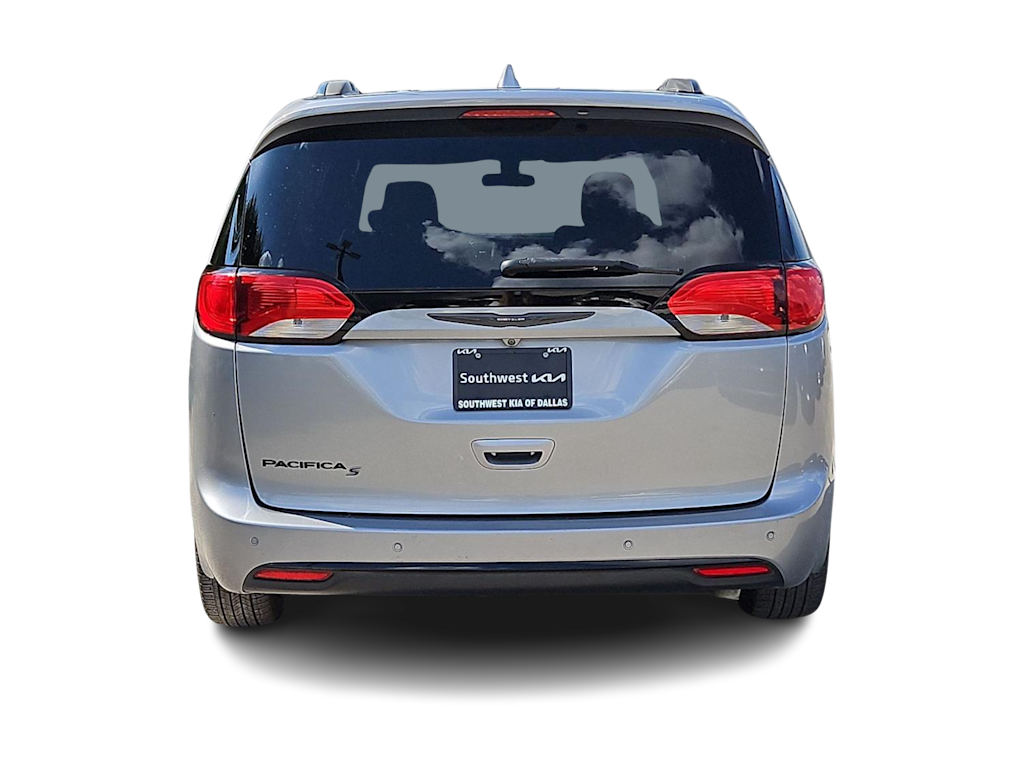 Thumbnail: 2018 Chrysler Pacifica - 5