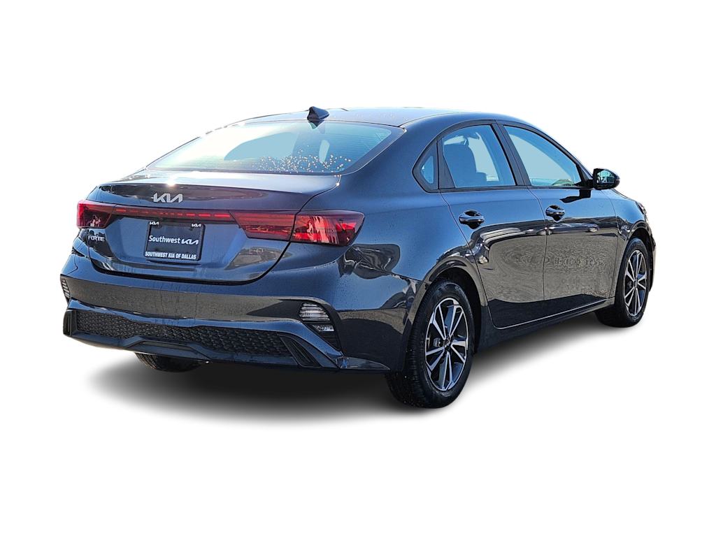 Thumbnail: 2023 Kia Forte - 17