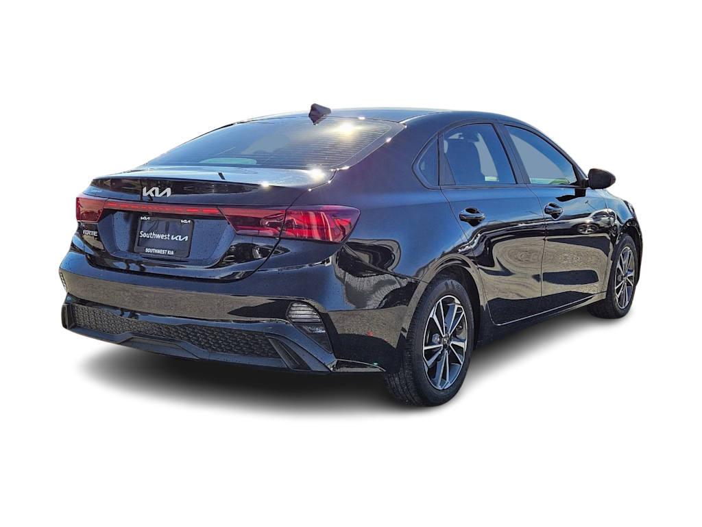 Thumbnail: 2023 Kia Forte - 16