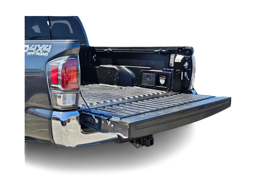 Thumbnail: 2017 Toyota Tacoma - 17