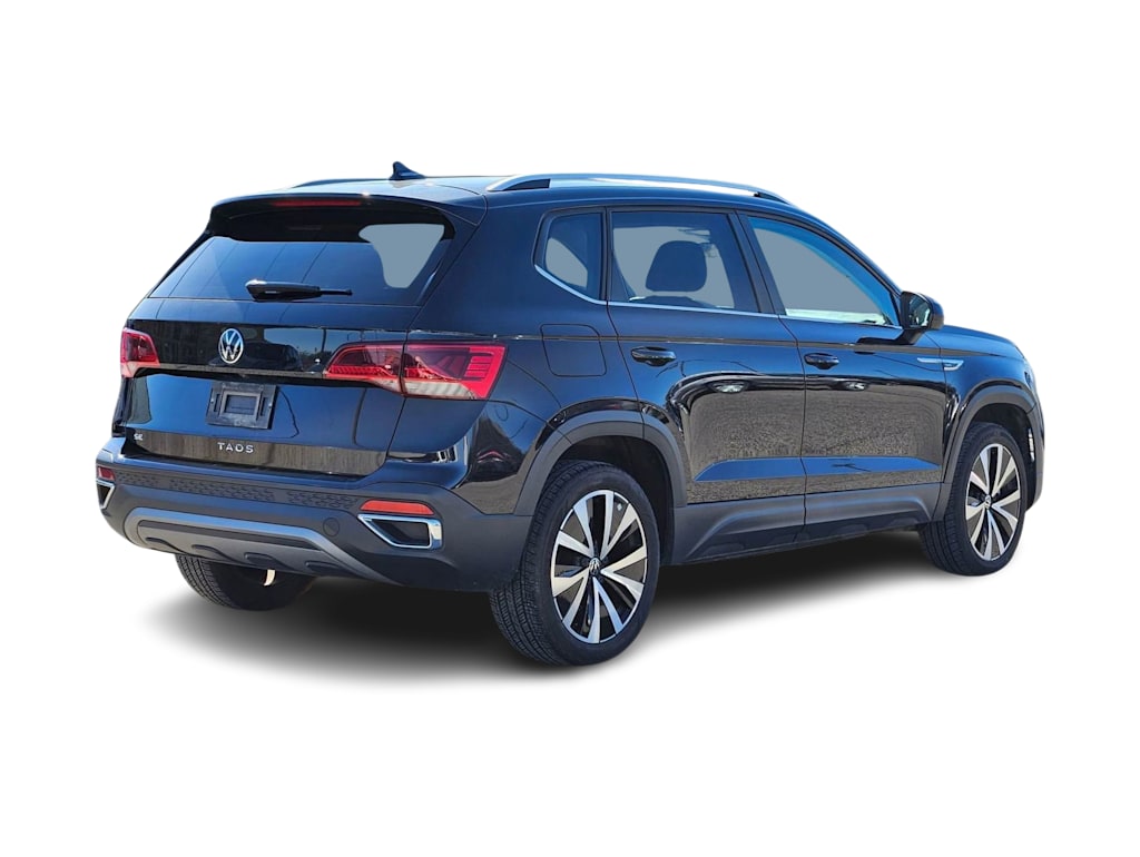 2023 Volkswagen Taos SE 18