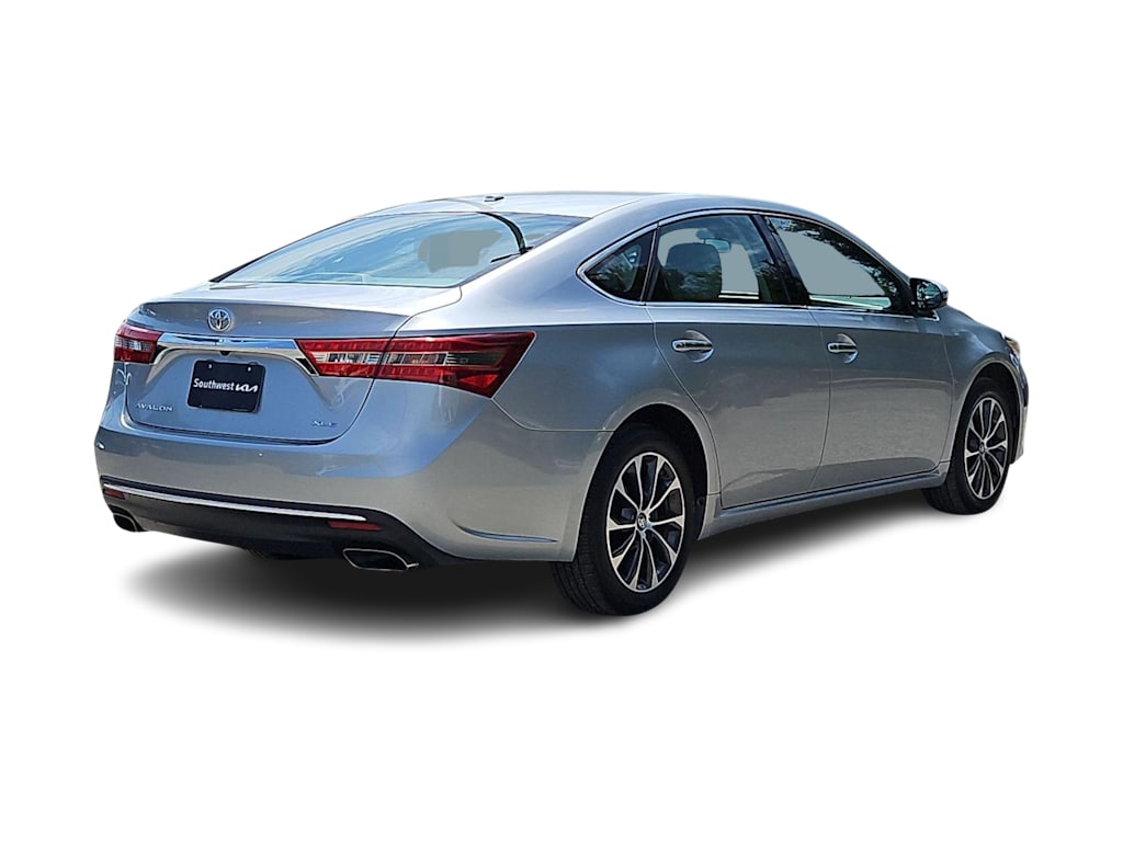 Thumbnail: 2018 Toyota Avalon - 18