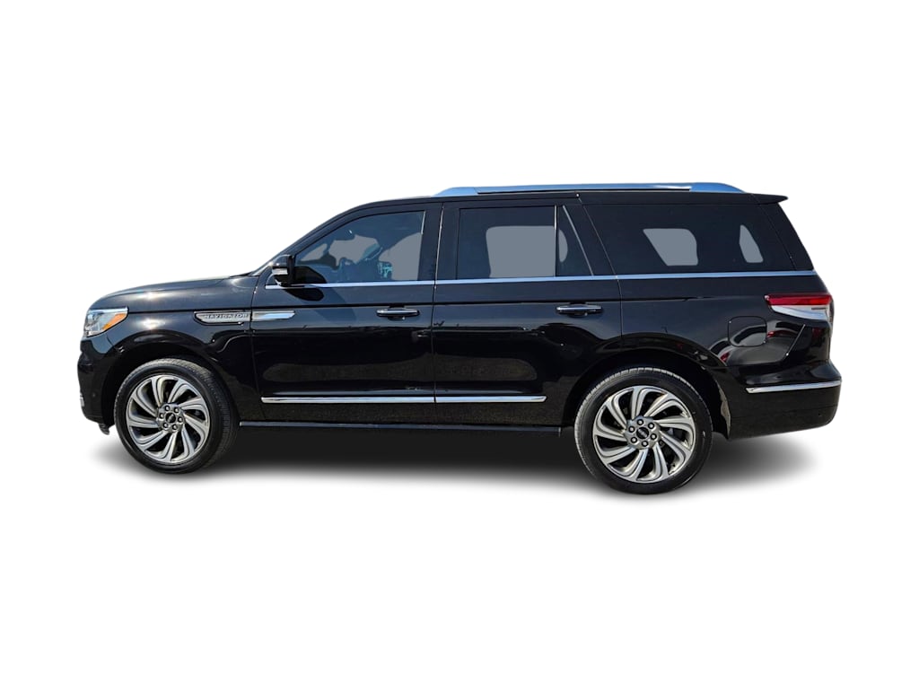 Thumbnail: 2023 Lincoln Navigator - 3