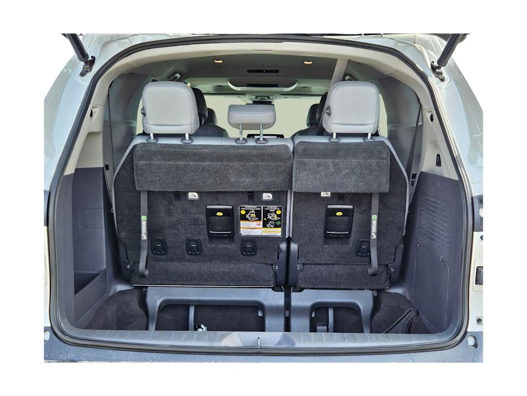 Thumbnail: 2021 Toyota Sienna - 17