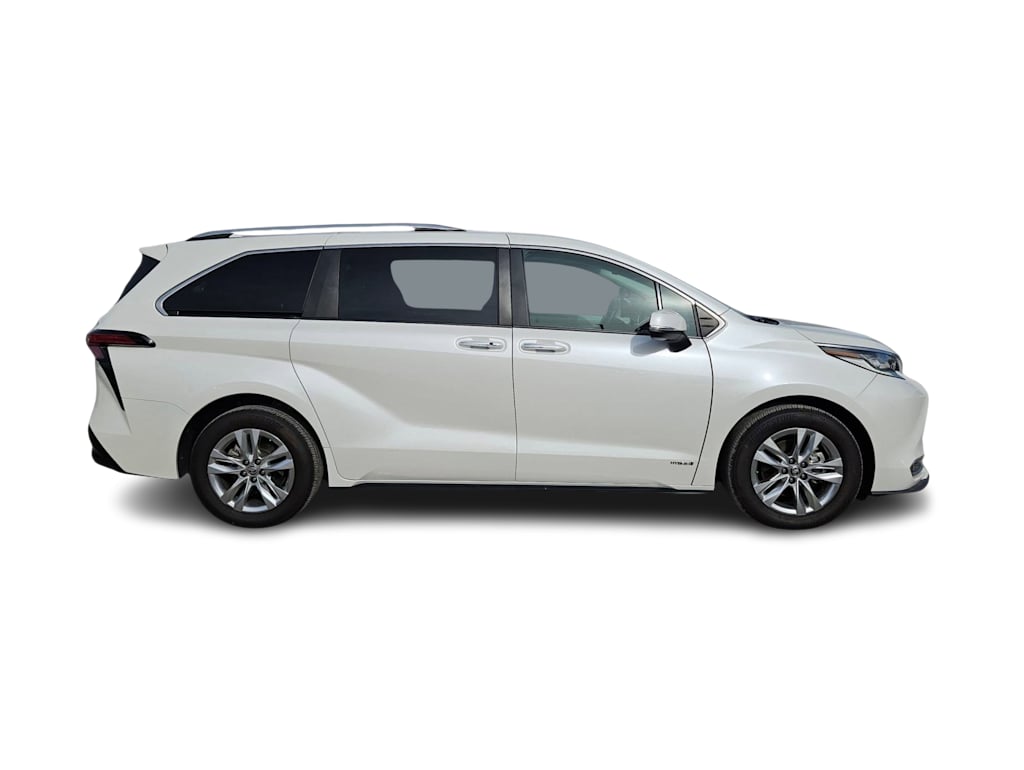 Thumbnail: 2021 Toyota Sienna - 20