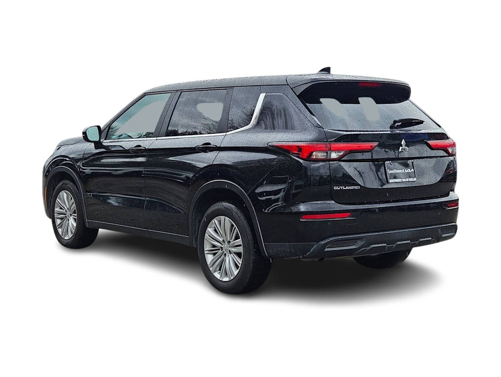 Thumbnail: 2024 Mitsubishi Outlander - 4