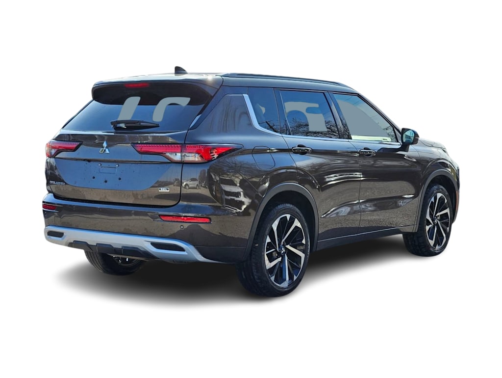 Thumbnail: 2022 Mitsubishi Outlander - 16