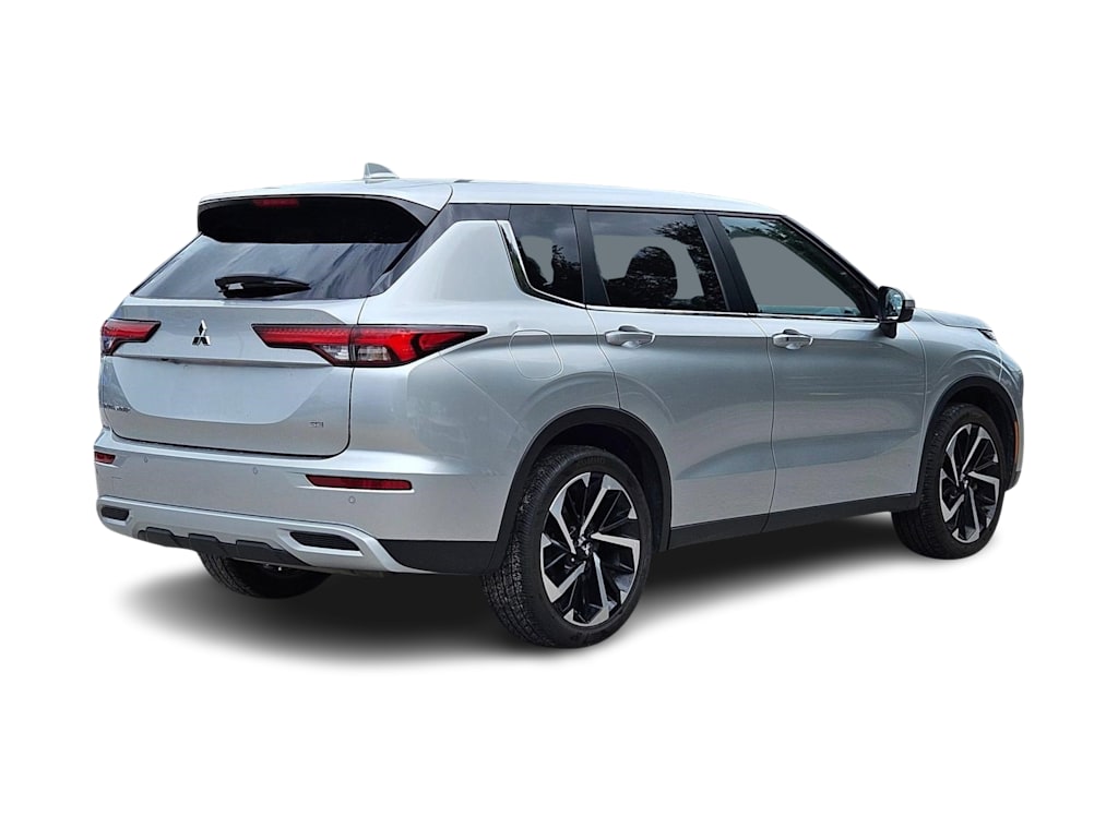 Thumbnail: 2024 Mitsubishi Outlander - 13