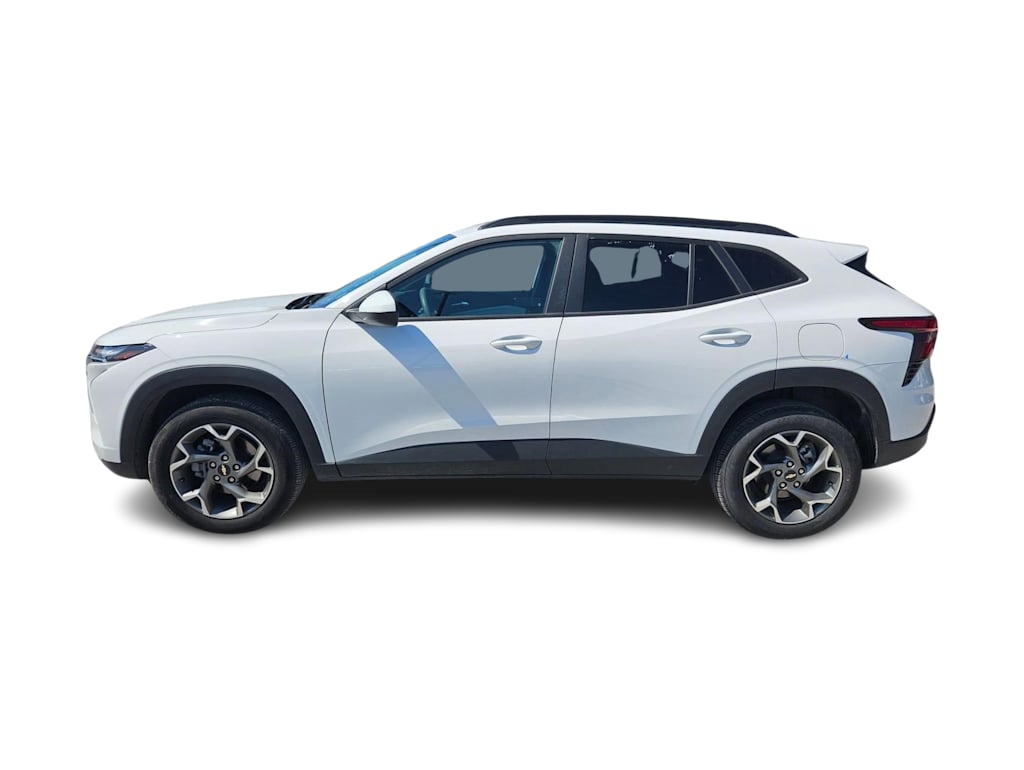 Thumbnail: 2025 Chevrolet Trax - 3