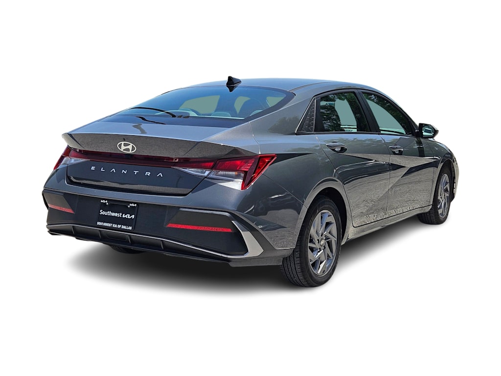 Thumbnail: 2024 Hyundai Elantra - 18