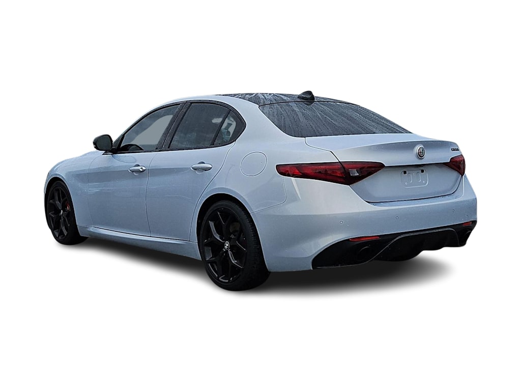Thumbnail: 2020 Alfa Romeo Giulia - 4