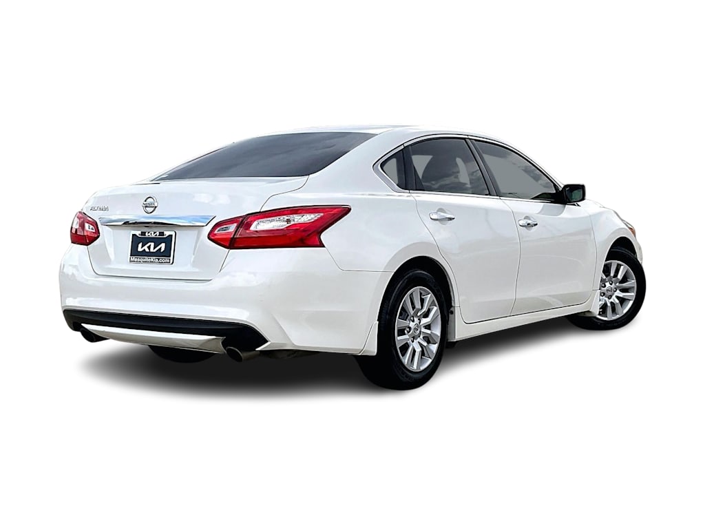 Thumbnail: 2016 Nissan Altima - 21