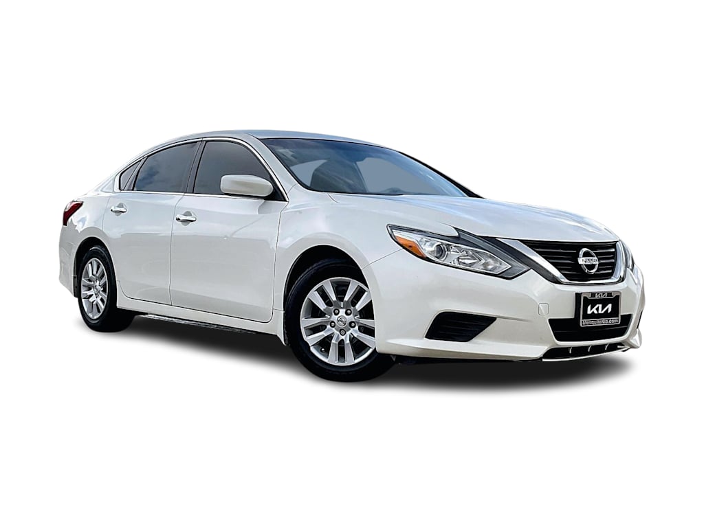 Thumbnail: 2016 Nissan Altima - 20