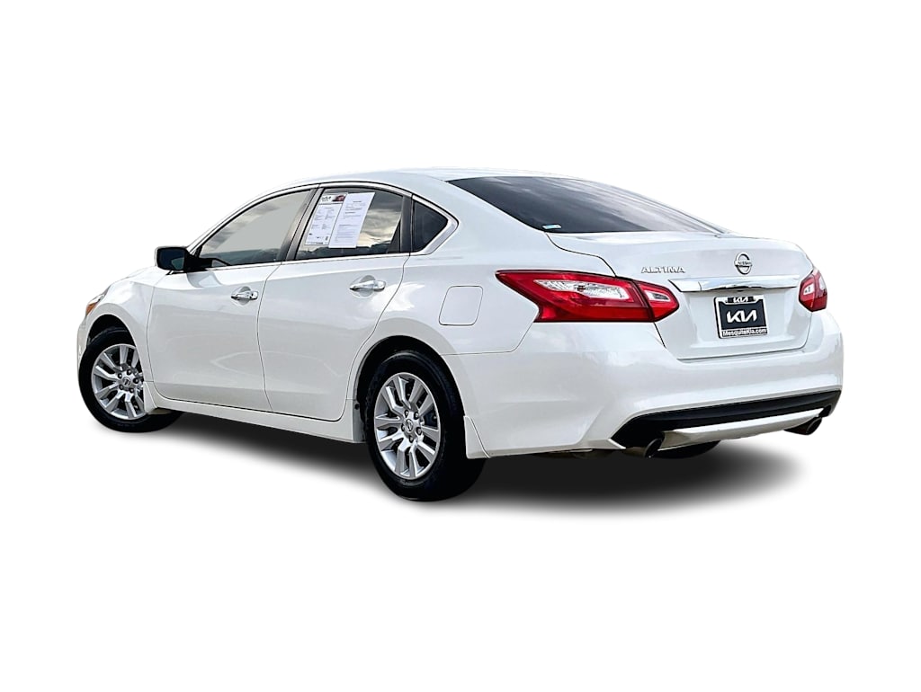 Thumbnail: 2016 Nissan Altima - 4