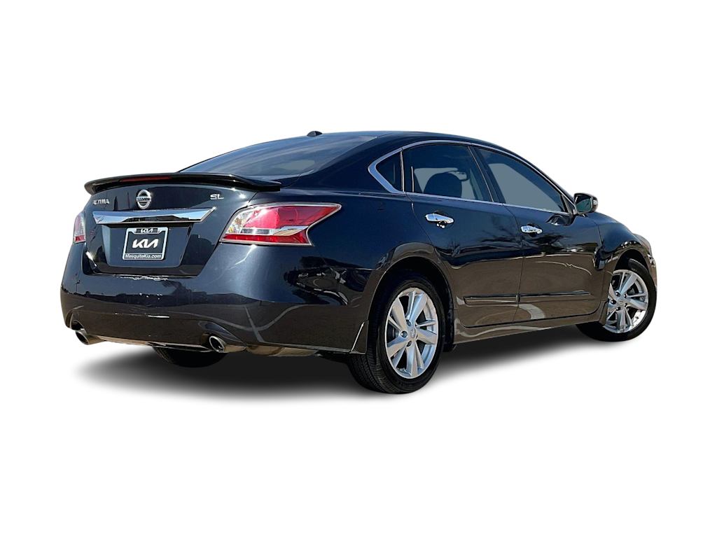 Thumbnail: 2015 Nissan Altima - 22