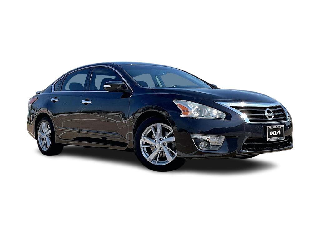 Thumbnail: 2015 Nissan Altima - 21