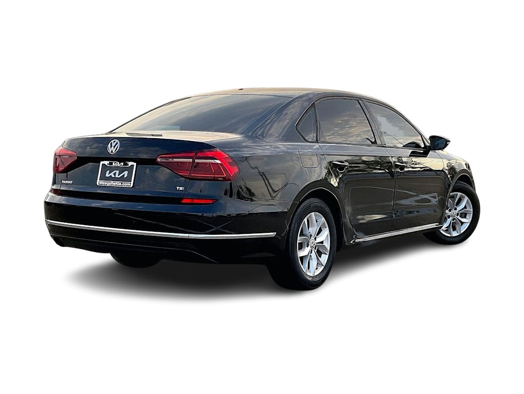 Thumbnail: 2018 Volkswagen Passat - 23