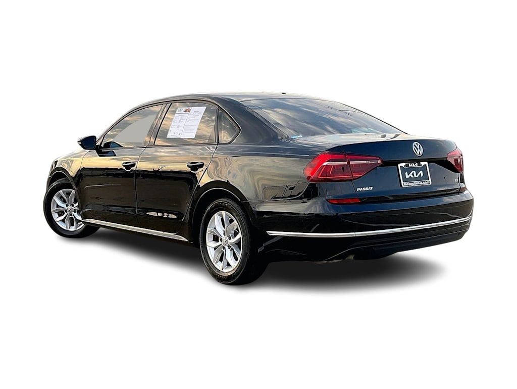 Thumbnail: 2018 Volkswagen Passat - 4