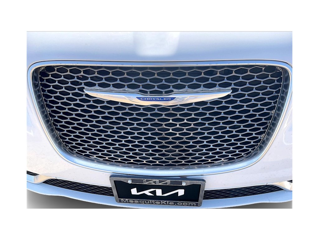 Thumbnail: 2018 Chrysler 300 - 29