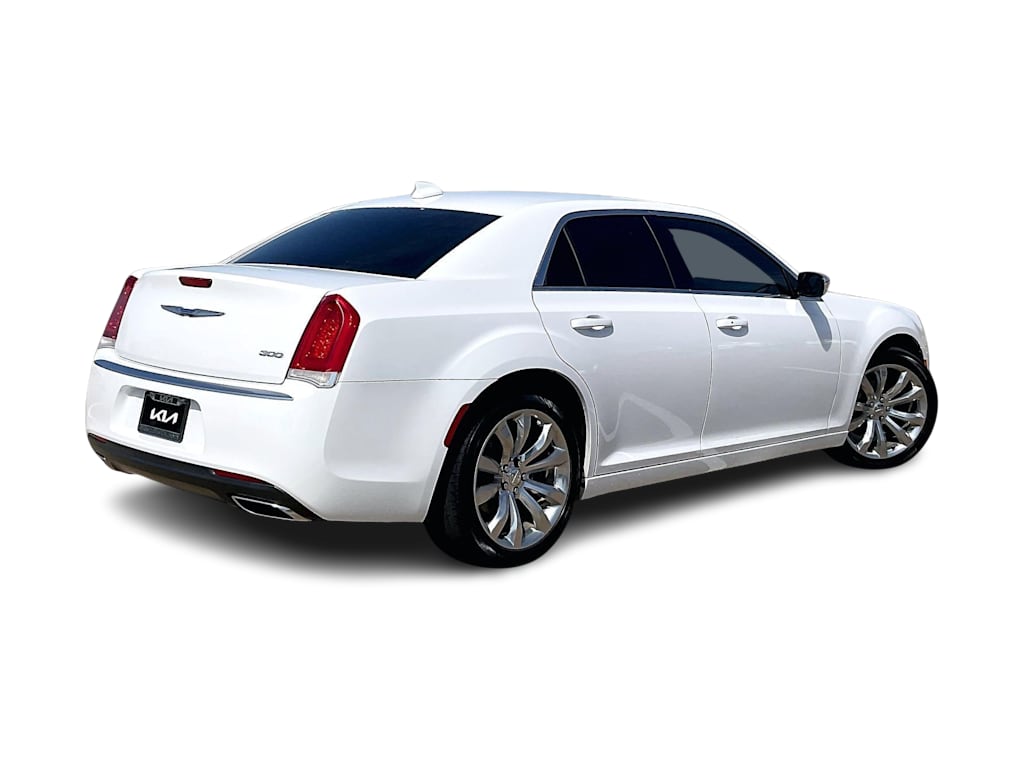 Thumbnail: 2018 Chrysler 300 - 21