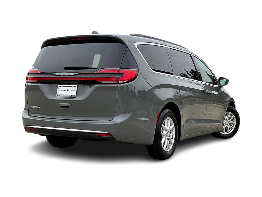 2022 Chrysler Pacifica Touring L 22