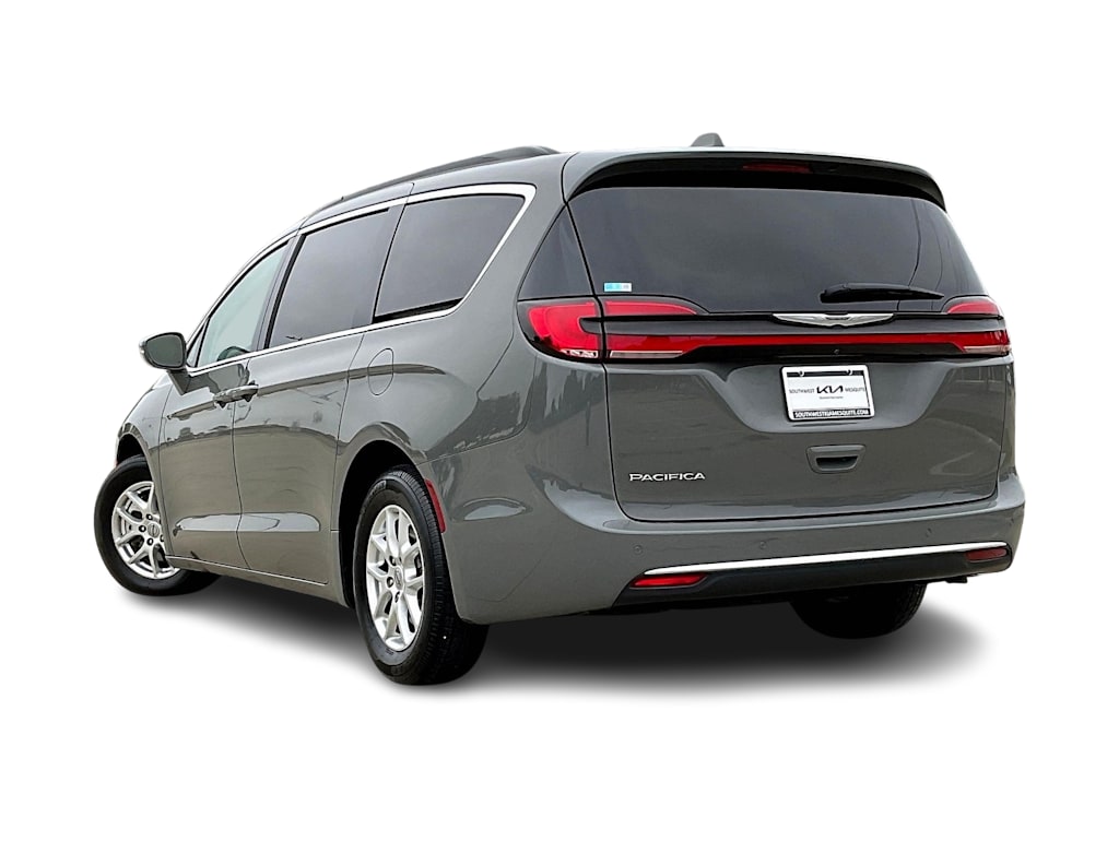 2022 Chrysler Pacifica Touring L 4