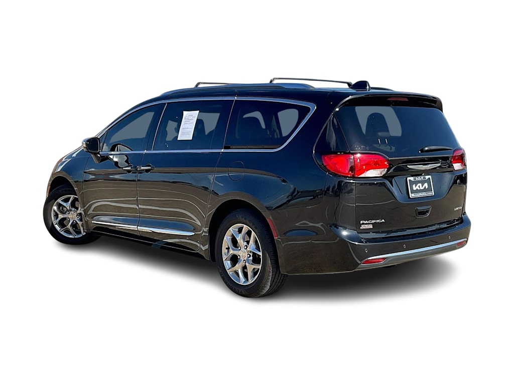 Thumbnail: 2017 Chrysler Pacifica - 4