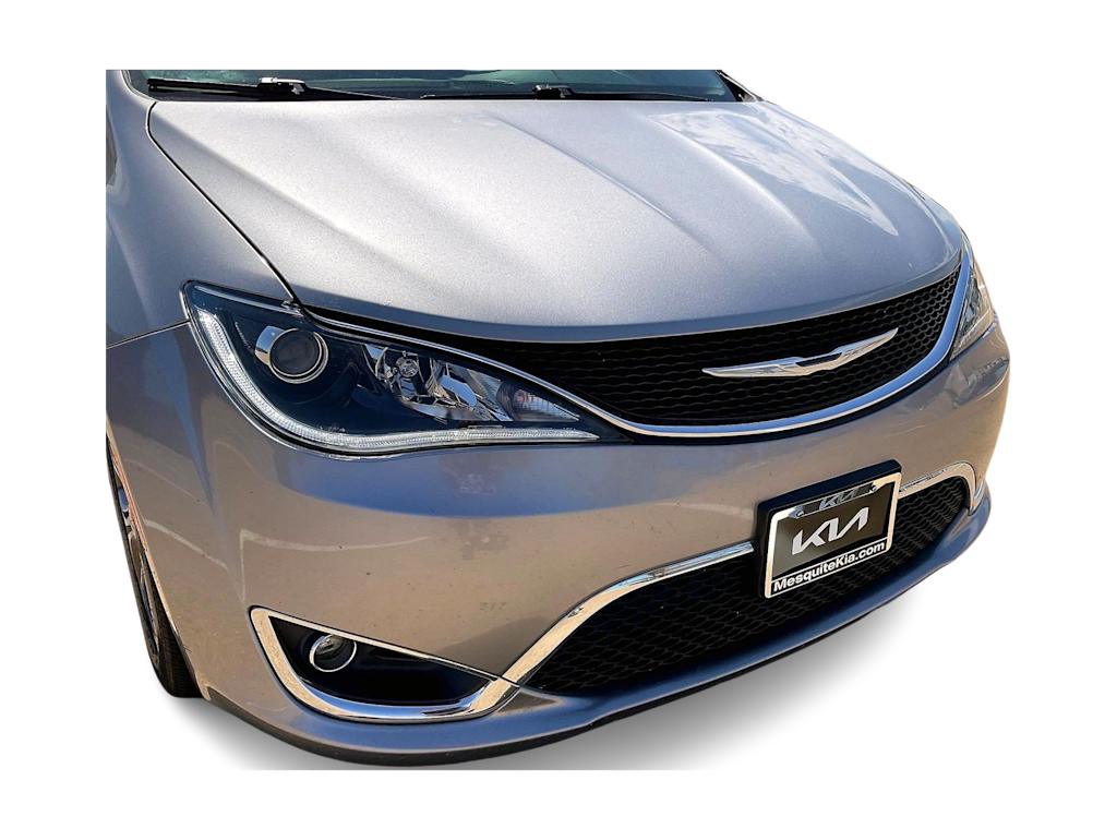Thumbnail: 2017 Chrysler Pacifica - 32