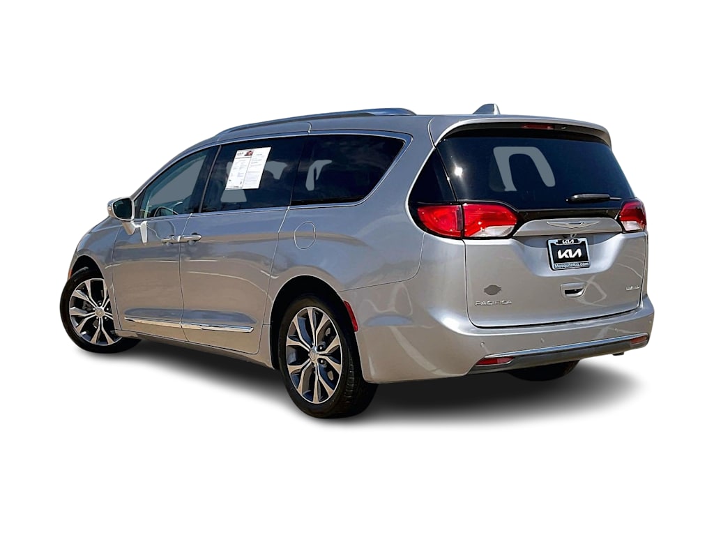 Thumbnail: 2017 Chrysler Pacifica - 4