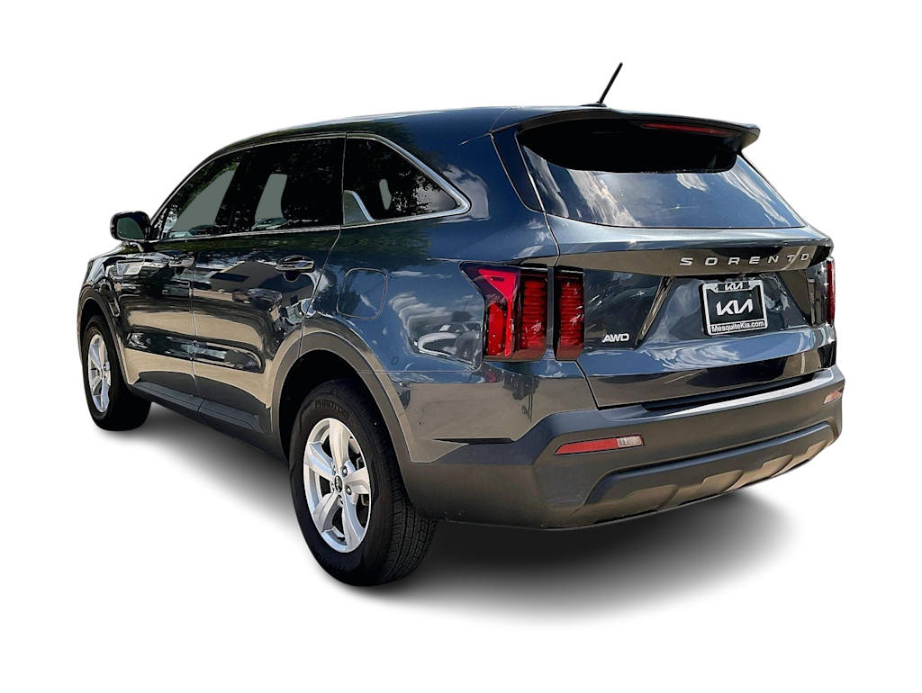Thumbnail: 2022 Kia Sorento - 4