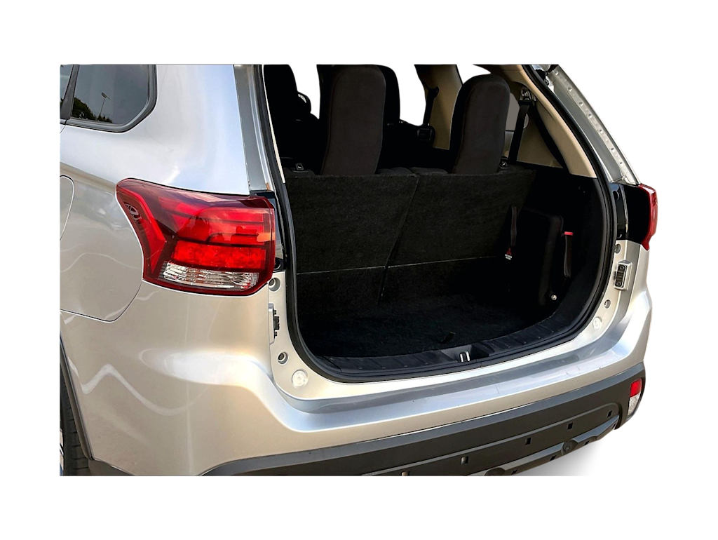 Thumbnail: 2020 Mitsubishi Outlander - 18