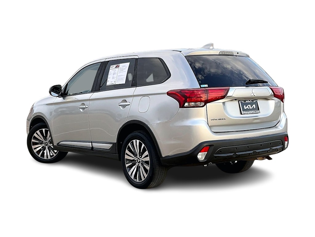 Thumbnail: 2020 Mitsubishi Outlander - 4