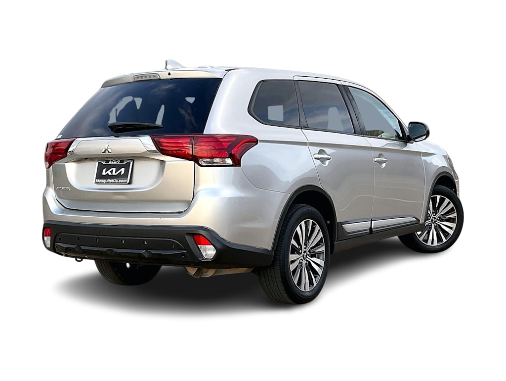 Thumbnail: 2020 Mitsubishi Outlander - 23
